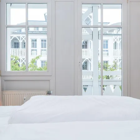 Apartment 400, Seepark